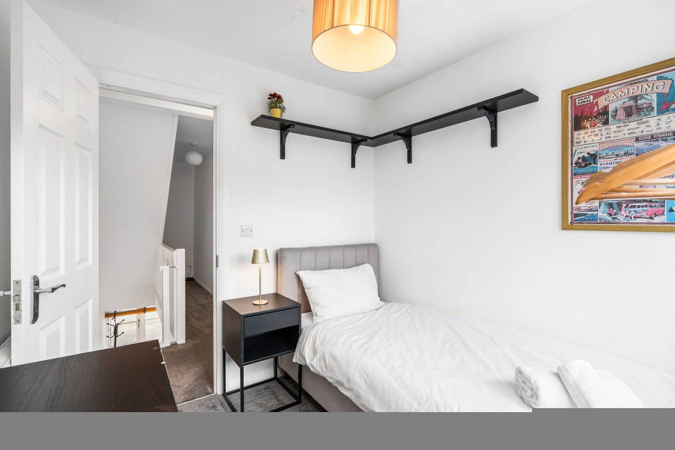 Central Horsham 5Br Home | Parking | Pets Allowed in Horsham, West Sussex