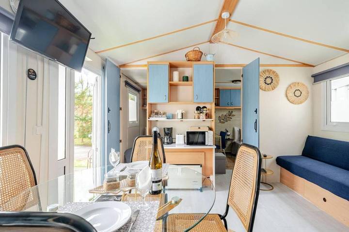 Camping pour 5 personnes, avec piscine ainsi que vue et jardin