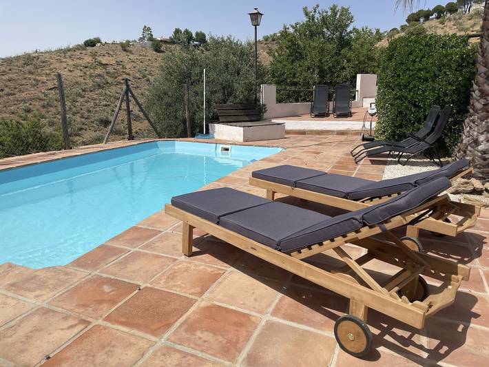 Apartamento para 6 personas, con terraza y piscina, Se admiten mascotas en Almogía
