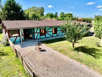 Maison de campagne pour 4 personnes, avec vue et piscine ainsi que sauna et jardin, animaux acceptés dans Saône-et-Loire