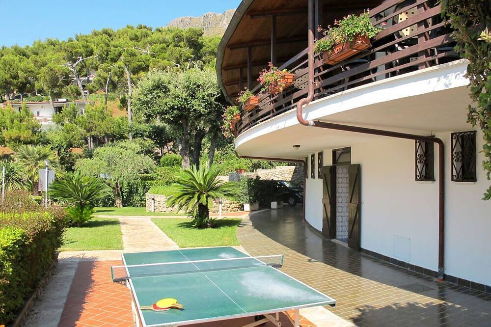 Entire apartment, Beautiful apartment for 2 guests with pool, A/C, Wifi, Tv, pets allowed and parking in Sperlonga, Latina Province