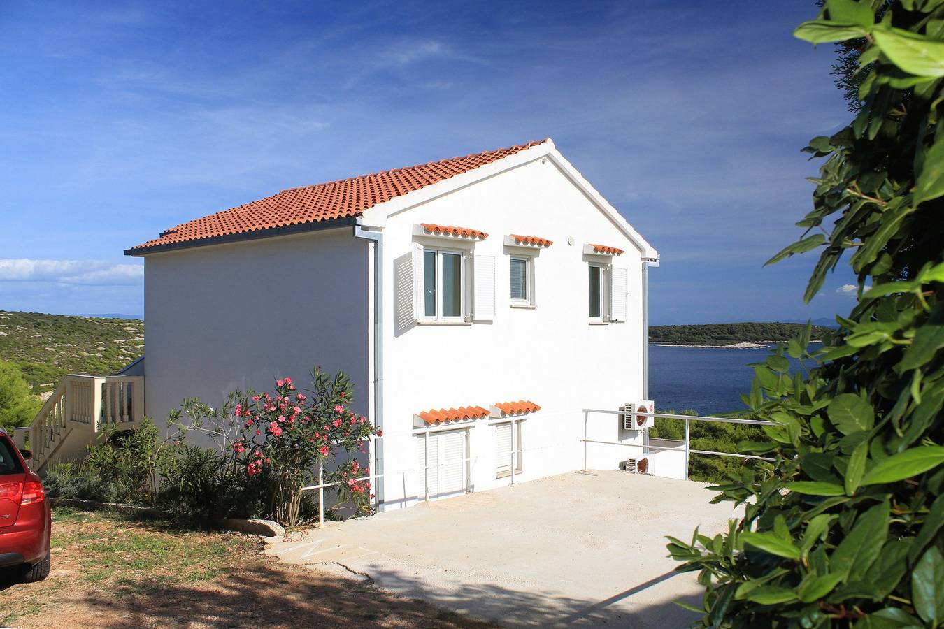 Ganze Wohnung, 2-Zimmer-Ferienwohnung mit Terrasse und Meerblick Brgujac, Vis -a in Rukavac, Split-Dalmatien