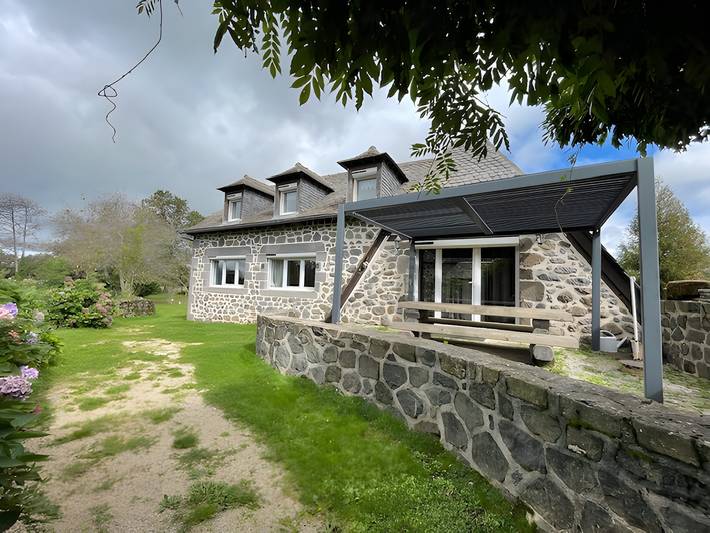 Location de vacances pour 8 personnes, avec Jardin dans Murols