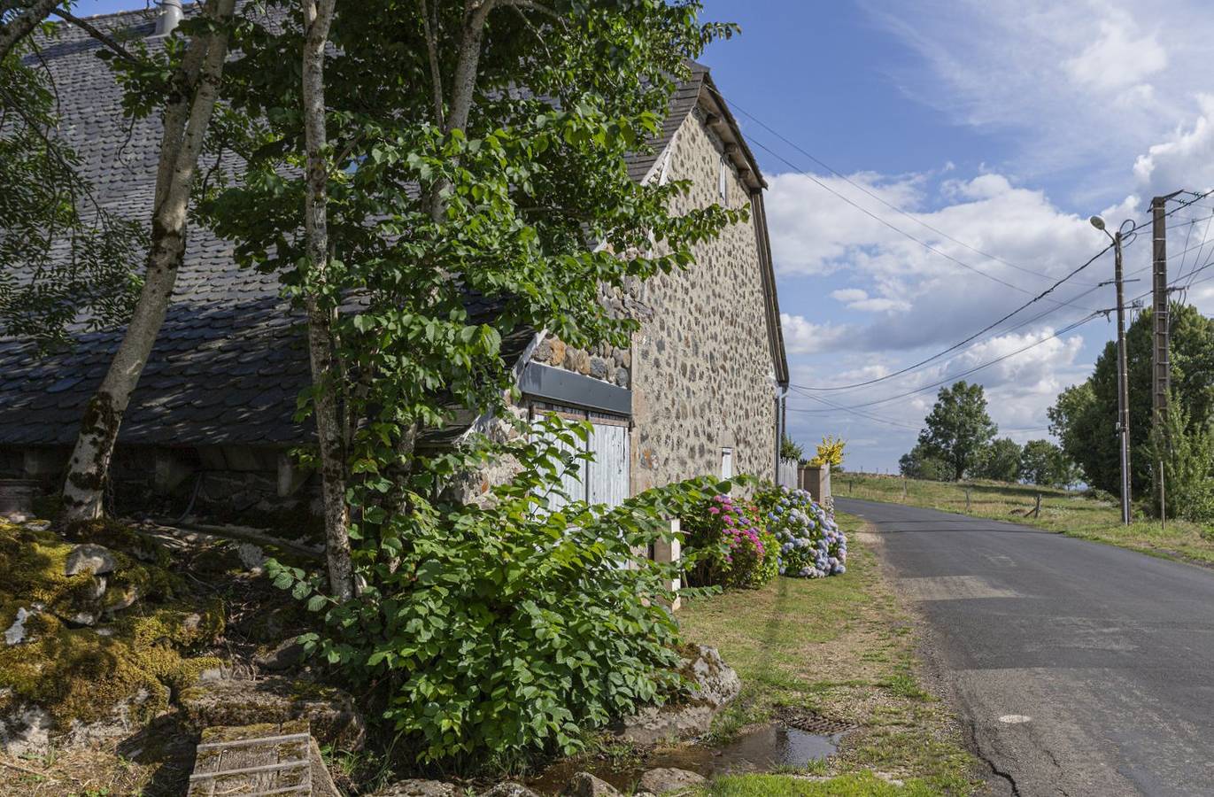 La Petite Escale du Pouget - Chambre la Grise in Pailherols, Région d'Aurillac