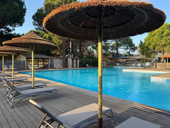 Gîte pour 9 personnes, avec piscine ainsi que jardin et vue dans Plage Cala Rossa - 3