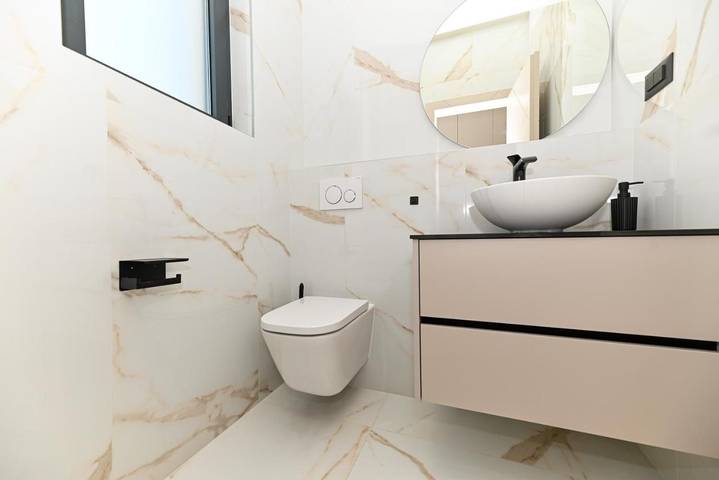 Villa pour 11 personnes, avec jardin ainsi que piscine et jacuzzi, adapté aux familles à Slatine - 2