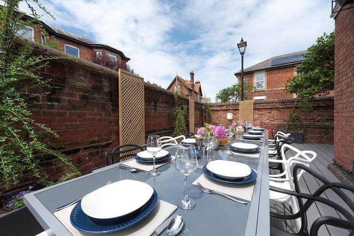 Location de vacances pour 20 personnes, avec terrasse ainsi que jacuzzi et jardin, animaux acceptés à Portsmouth - 3