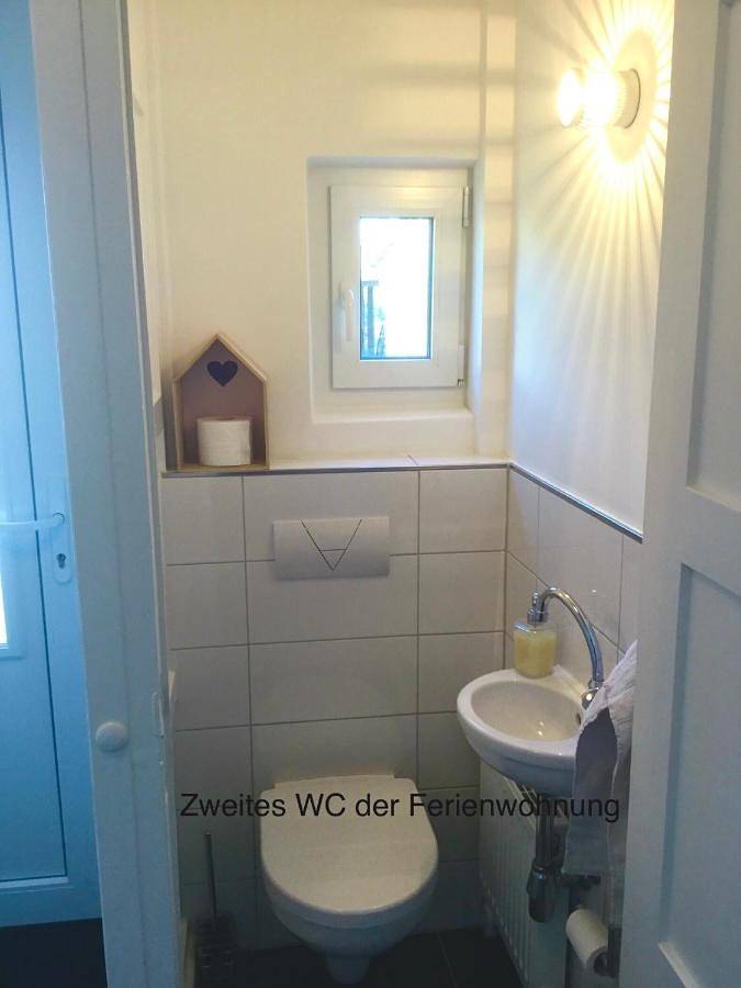 Ferienhaus Us lütt Hus und das Zimmer Linde im Haupthaus in Oldenburg, Niedersachsen