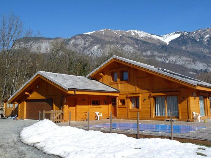 Chambre d’hôte pour 2 personnes, avec Balcon et Terrasse ainsi que Jardin et Piscine à Marignier