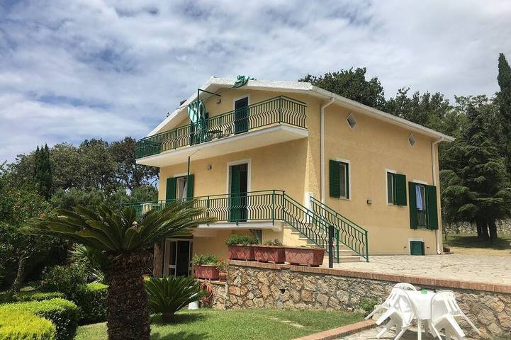 Fabulous villa surrounded by greenery with private swimming pool in San Lucido, Provincia di Cosenza