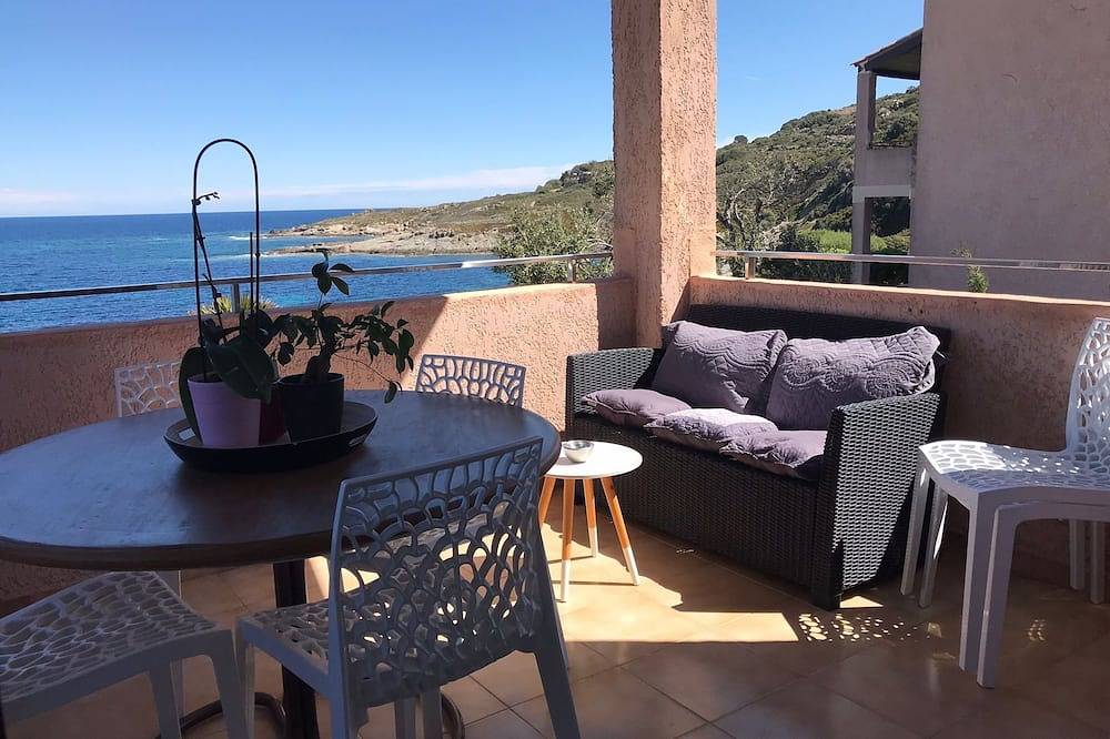 Apartamento entero, 3 habitaciones en casa en el agua, con vistas al mar y las rocas in Sant Ambroggio, Lumio