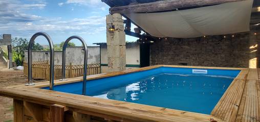 Gîte pour 14 personnes, avec balcon et jacuzzi, animaux acceptés à Laurac-en-Vivarais