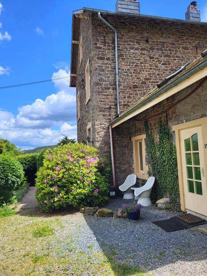 Ferienhaus für 2 Personen, mit Terrasse und Garten sowie Pool und Ausblick in Sankt Vith
