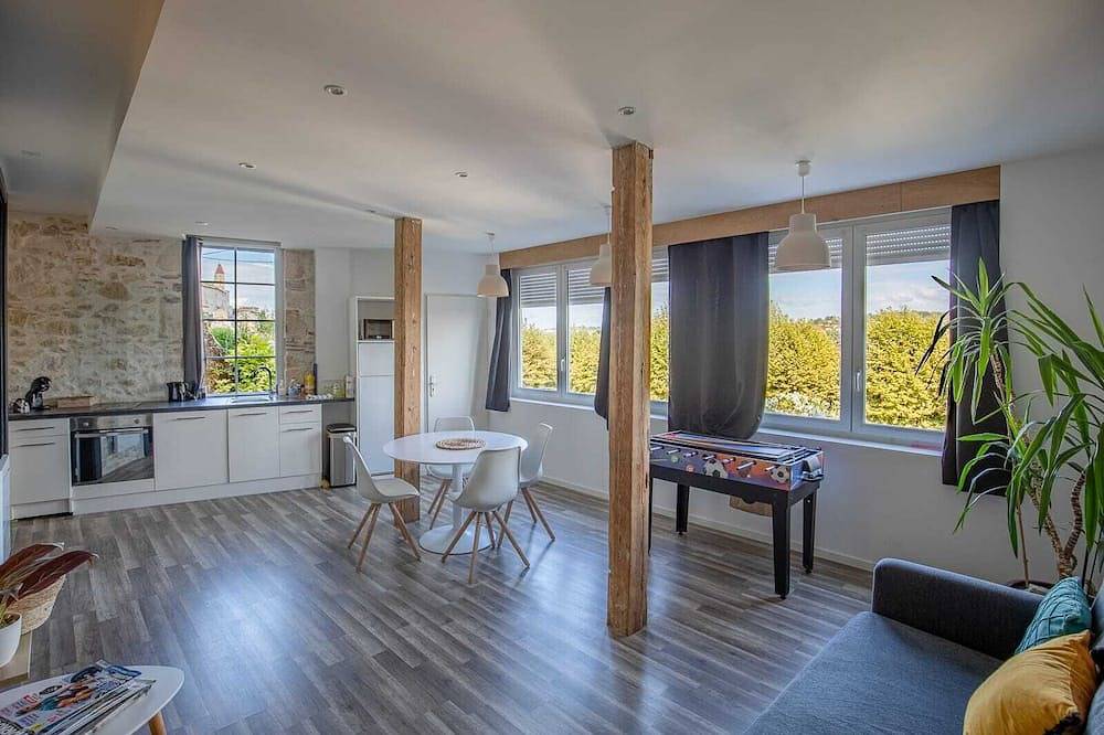 Ganze Wohnung, Apartment-Panorama-Ensuite mit Dusche-Blick auf die Landschaft in Auch, Gers