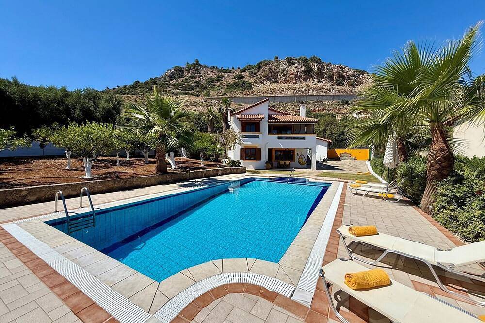 2 bed villa apartment with private pool,  Ideal for a quiet, relaxing holiday. in Malia, Iraklio-Heraklion und Umgebung