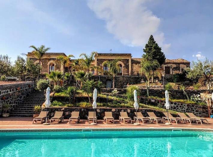 Rustico per 3 persone, con Balcone e Terrazza nonché Giardino e Piscina per bambini a Catania