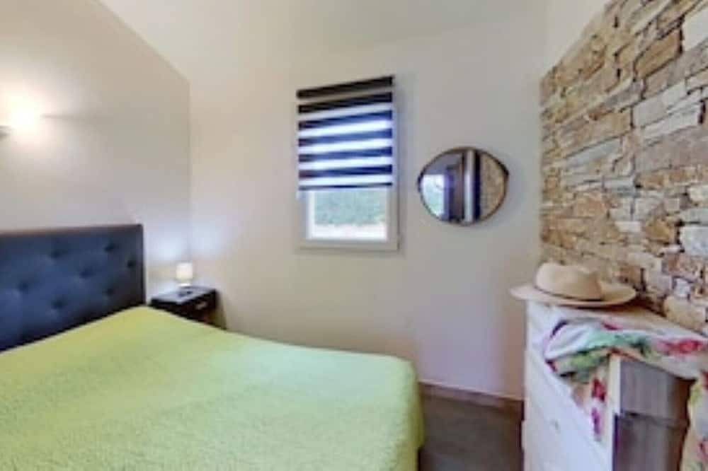 Mini Villa 2 /4 pers. terrace, garden, private covered parking And Common Swimming Pool in Porto-Vecchio, Sartène und Umgebung