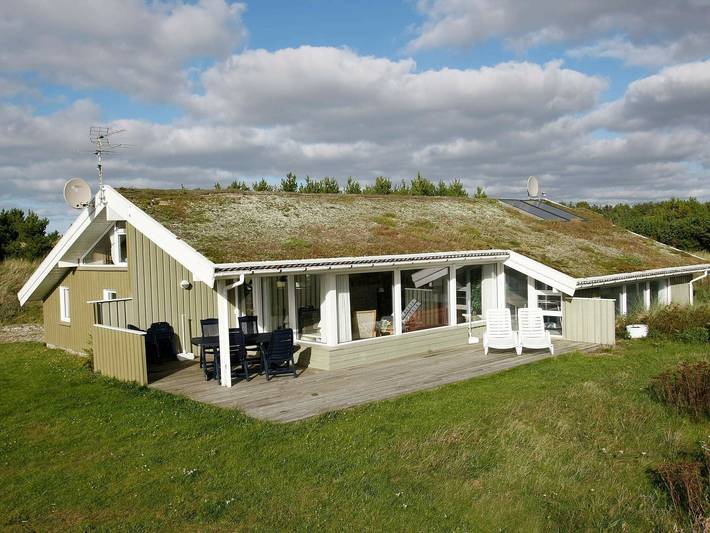 Vakantiehuis voor 12 personen, with zwembad and kinderzwembad as well as sauna and whirlpool, kindvriendelijk in Blokhus