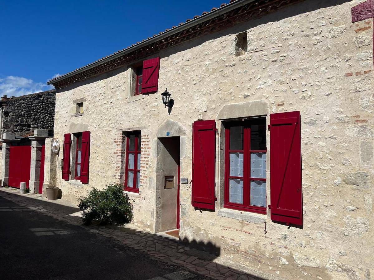 Two-Bedroom House in Charroux (Auvergne), Allier