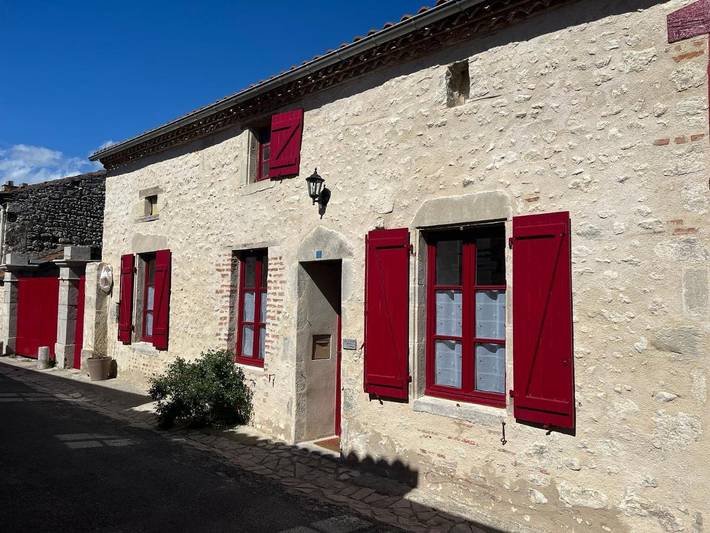 Gîte pour 6 personnes, avec terrasse dans Village Medieval De Charroux