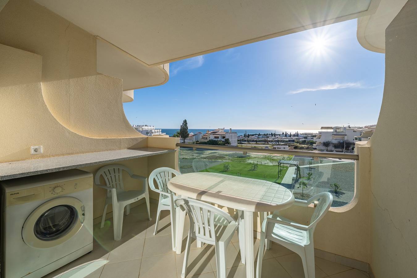 Ganze Wohnung, Apartment 'T1 Meerblick, Block 2, Eg D' mit Meerblick, Wlan und Klimaanlage in Alporchinhos (Atlantikküste), Porches