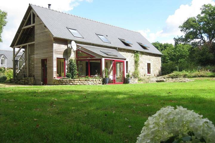 Gîte pour 6 personnes, avec jacuzzi et jardin à Le Fœil