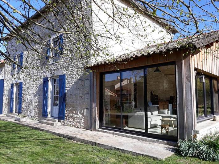 Chambre d’hôte pour 2 personnes, avec Terrasse ainsi que Jardin et Vue à Civray