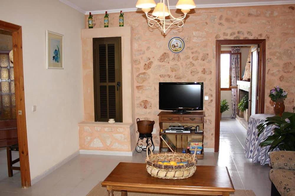4 bedroom amazing home in Algaida in Algaida, Majorca Center