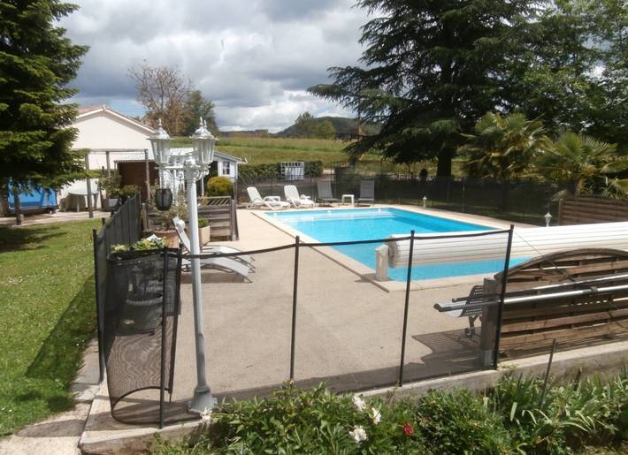 Gîte pour 2 personnes, avec jardin ainsi que piscine et terrasse