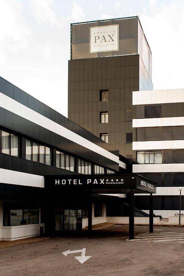Hotel para 2 personas, con Terraza además de Jardín y Piscina en Guadalajara