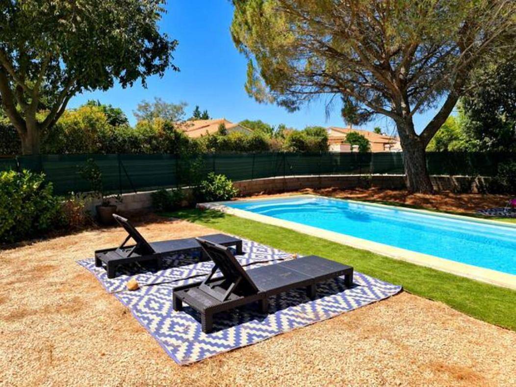Appartement entier, Villa with Private Pool in Saint-Gilles, Côte méditerranéenne (France)