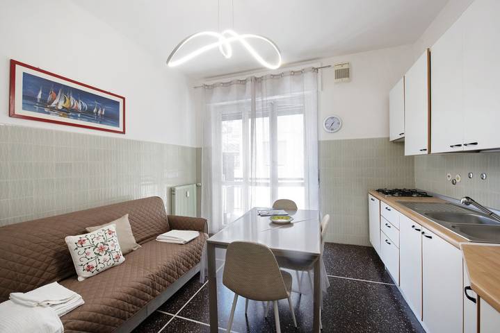 Appartamento intero, Appartamento 'Soleluna' con balcone e Wi-Fi in Arenzano, Riviera di Ponente