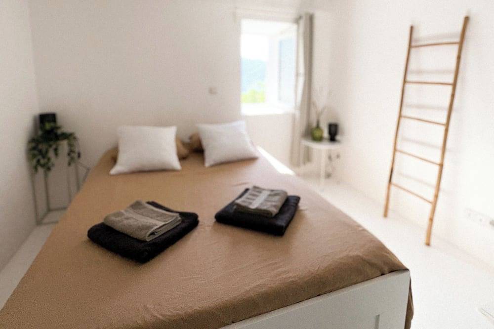 Apartamento entero, Spacious T3 - Swimming pool 2 min away - Heart of the village in Bargemon, Region de Draguignan