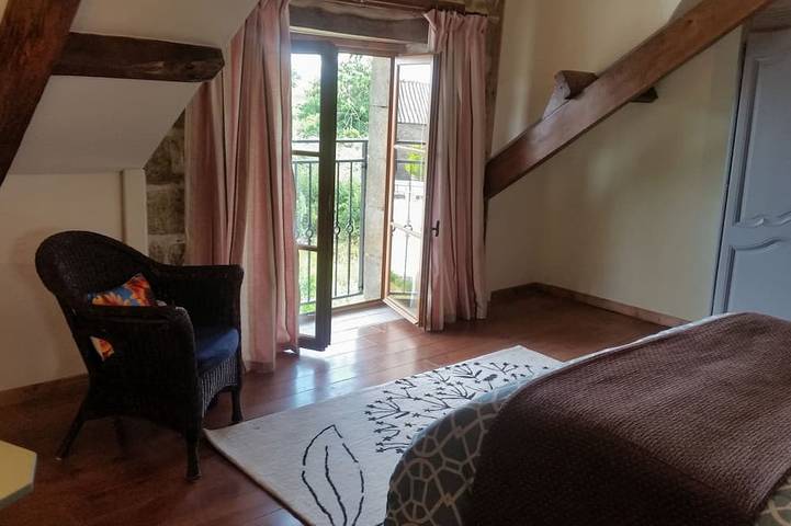 Gîte pour 4 personnes, avec balcon et jardin à Cast - 2