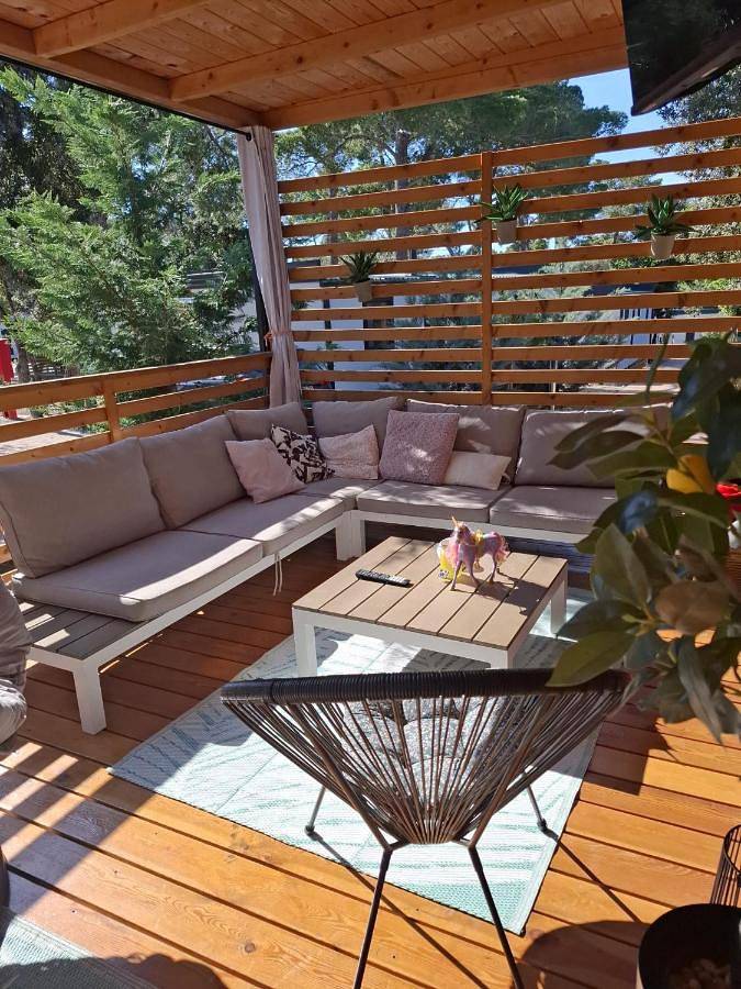 Camping für 8 Personen, mit Garten und Ausblick in Biograd na Moru - 4