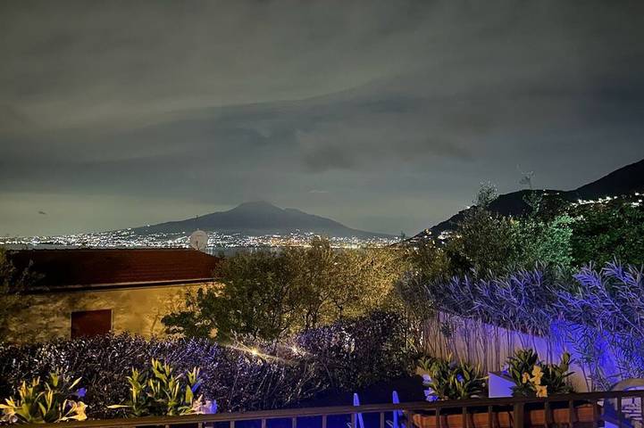Villa Antonella - swimming pool, jacuzzi, sea and Vesuvius view in Vico Equense, Sorrento Coast