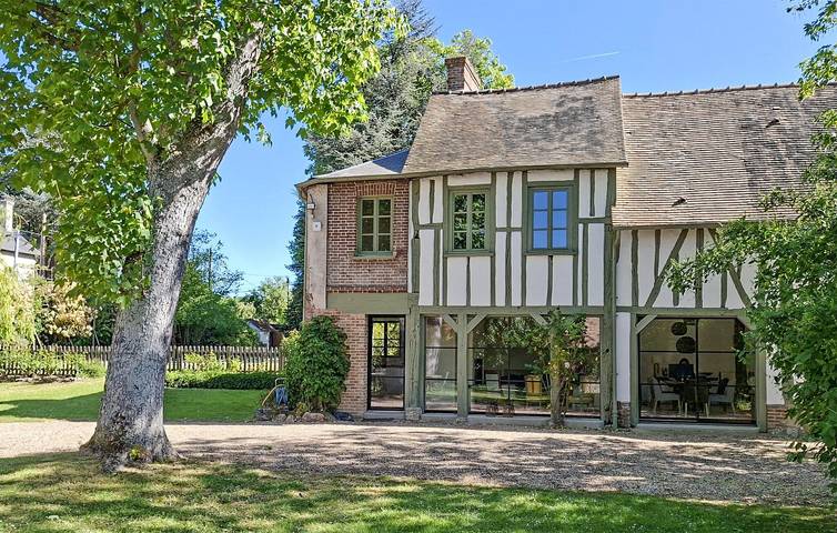 Charming 2BR Apartment with Pool & Garden near Écardenville-sur-Eure in La Croix-Saint-Leufroy, Les Andelys region
