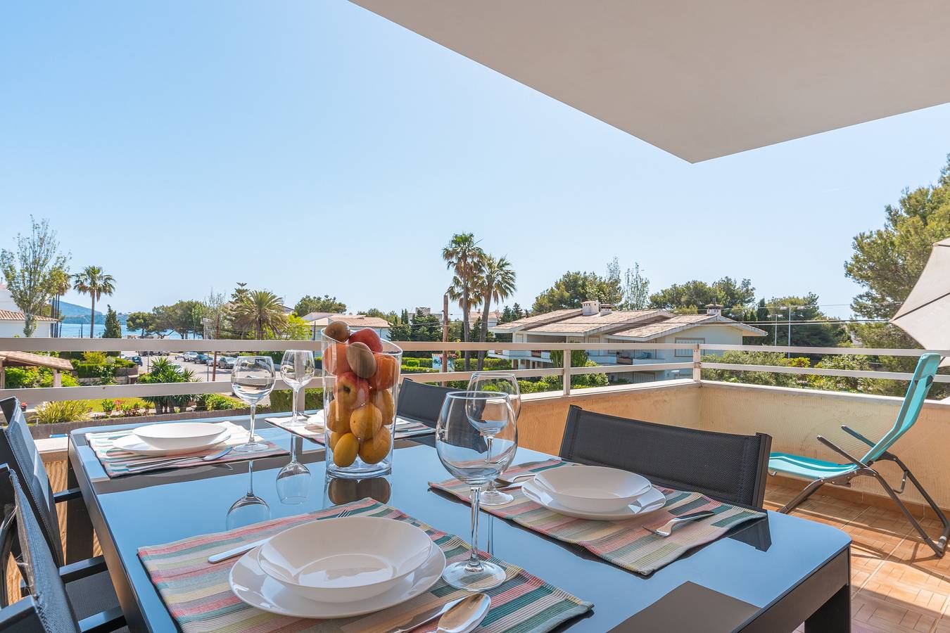 Apartamento entero, Apartamento vacacional "Veleta ll" cerca de la playa con vistas al mar, piscina compartida y Wi-Fi in Puerto de Pollensa, Pollença