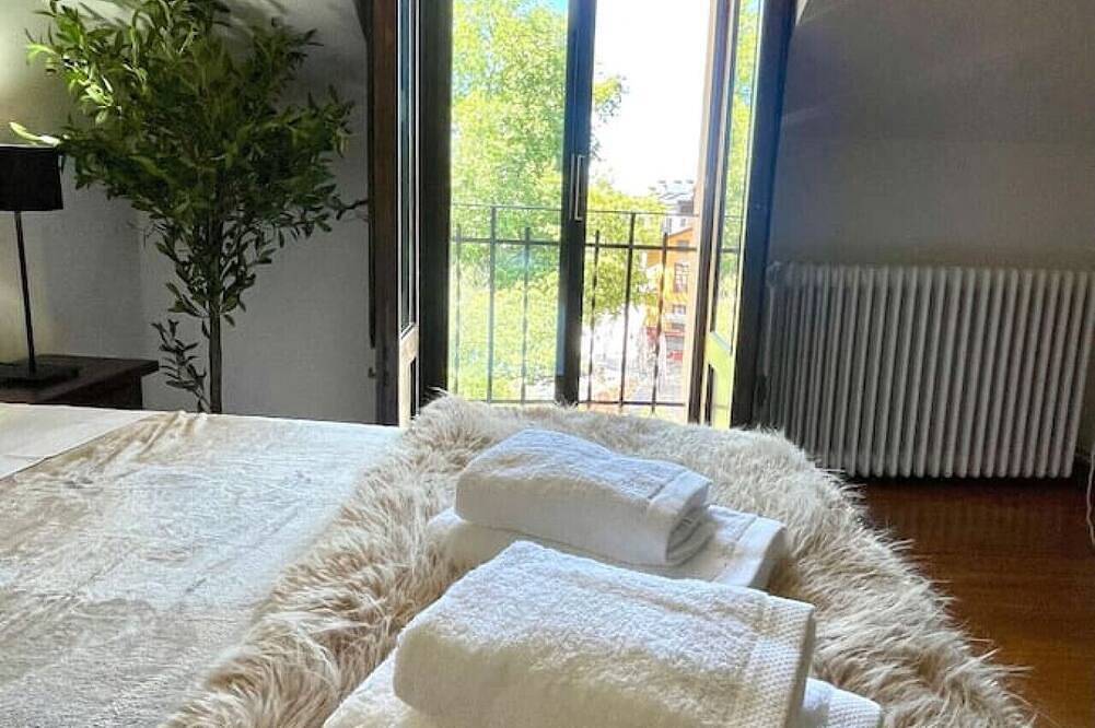 Entire apartment, Cal_Querol 2 penthouse in the centre in Puigcerdà, Catalan Pyrenees