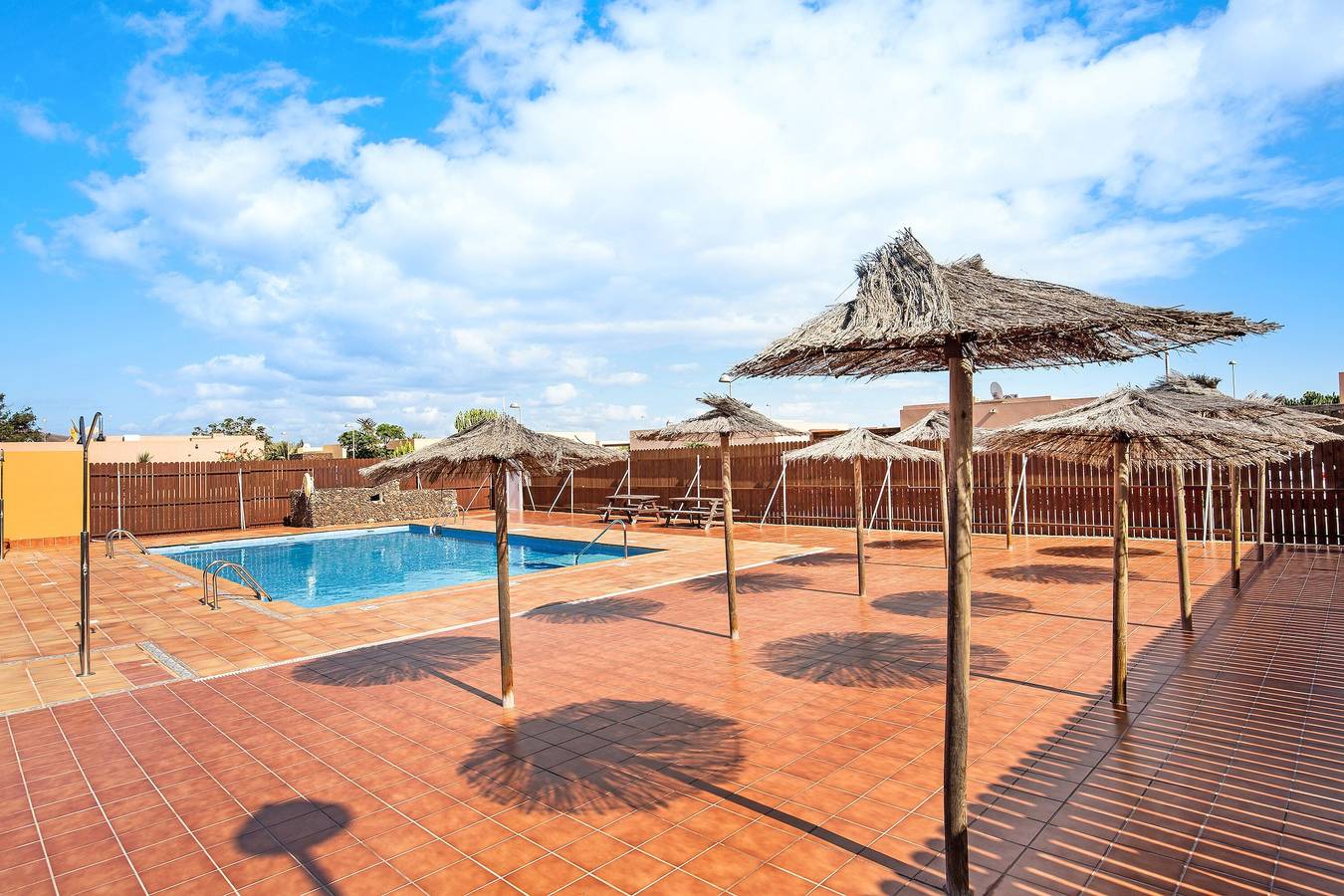 Apartamento entero, Casa de vacaciones Dayely con terraza y Wi-Fi in Tamaragua, La Oliva