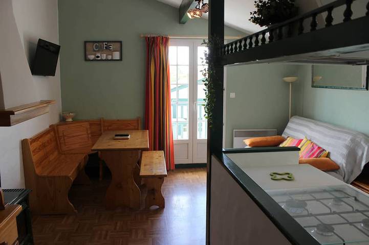 Gîte pour 2 personnes, avec balcon et jardin à Bardos - 4