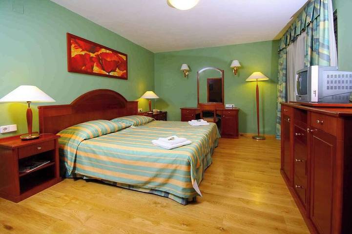 Ganze Wohnung, Ferienwohnung mit Poolnutzung und Klimaanlage in Jelsa, Hvar