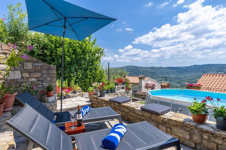 Ferienhaus für 8 Personen, mit Balkon/Terrasse und Garten sowie Pool in Motovun