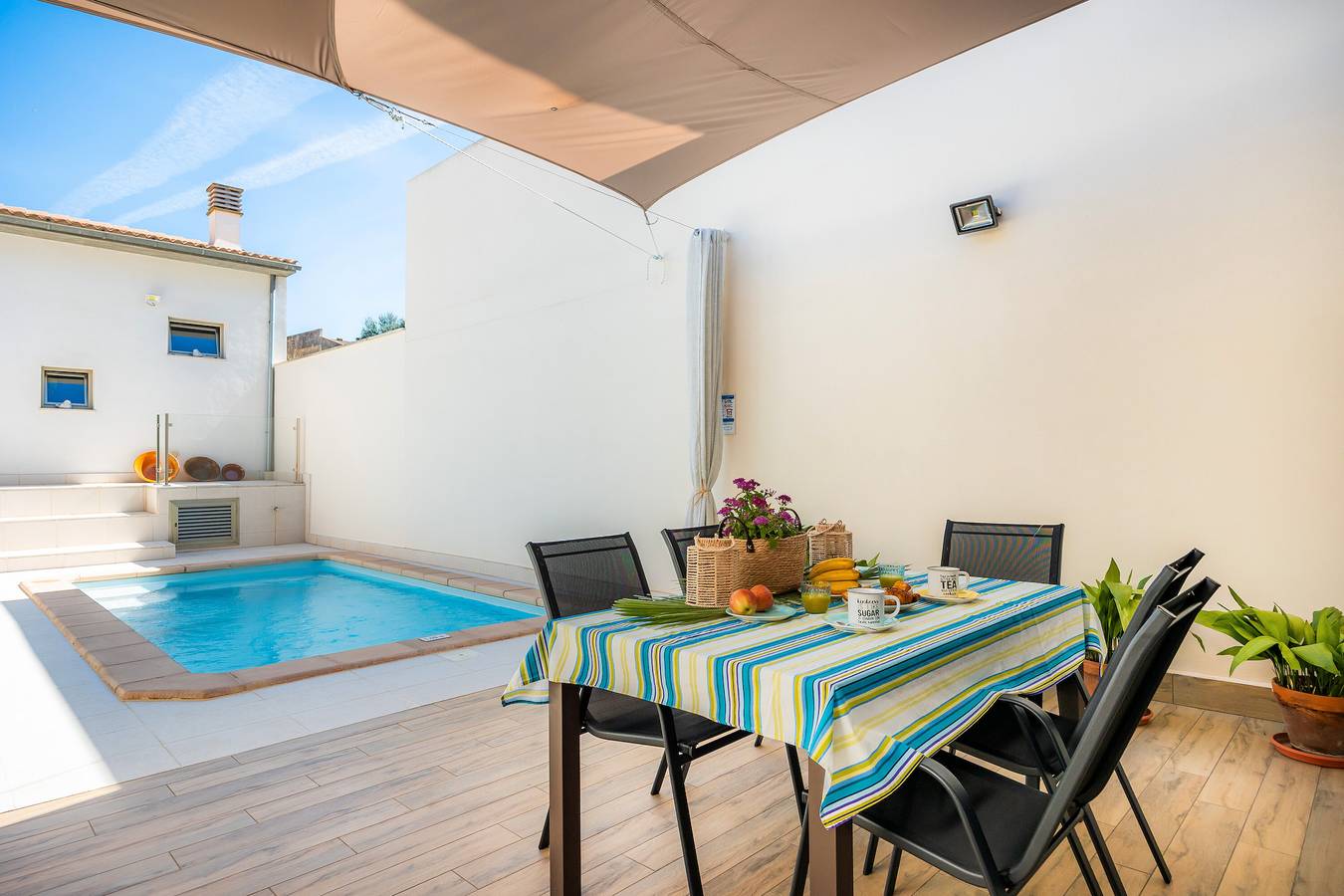 Villa 'Mallorquins' with Private Pool, Wi-Fi and Air Conditioning in Muro, North Majorca