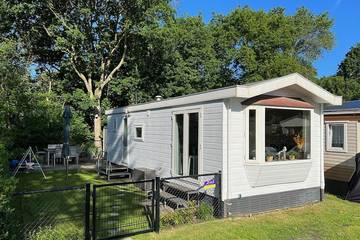 Ferienanlage für 4 Personen, mit Garten und Pool in Den Haag