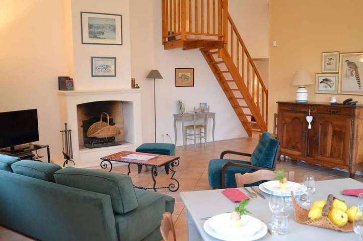 Gîte pour 6 personnes, avec jardin et piscine à Saint-Cybardeaux