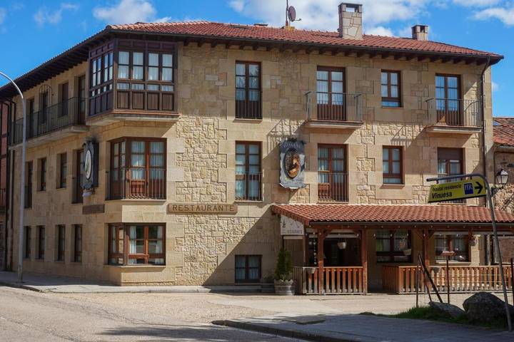 Casa de huéspuedes para 2 personas, con Terraza además de Jacuzzi y Vistas en Pinares (Soria)