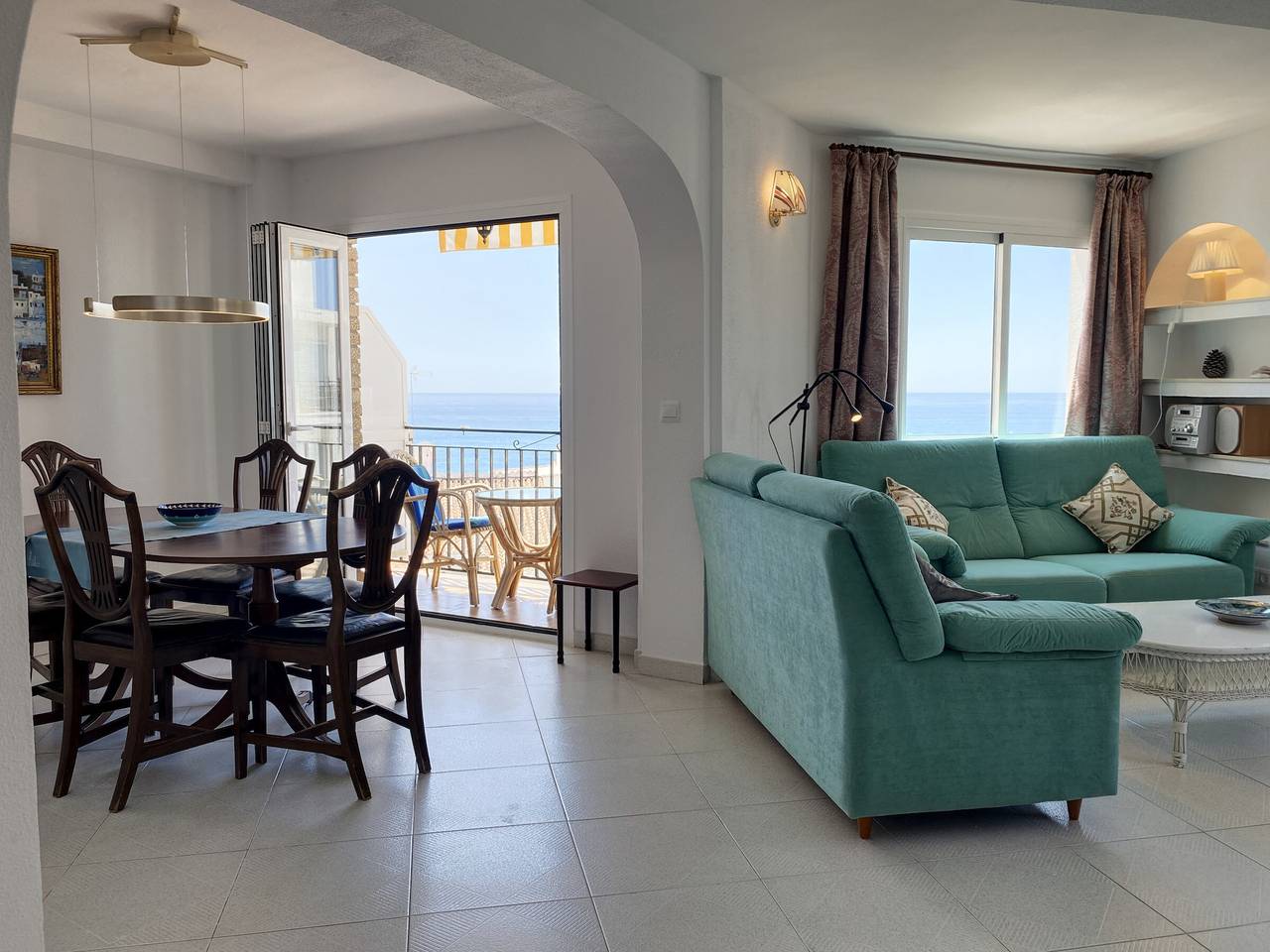 Appartement entier, Magnifique appart moderne à Nerja, proche mer avec Wi-Fi et clim in Playa Carabeíllo, Nerja
