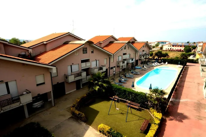 Hotel para 3 personas, con piscina - 1