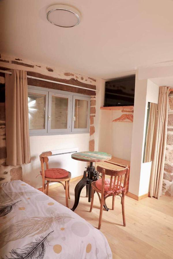Appartement entier, One-Bedroom Apartment in Donzenac, Région de Brive-la-Gaillarde
